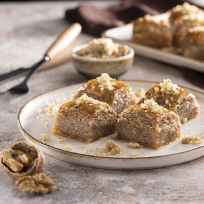 CEVİZLİ EV BAKLAVASI - MADO