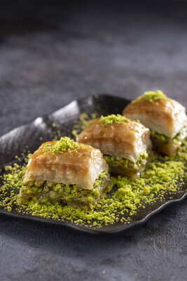yaşar pastanesi,mado - YAŞAR FISTIKLI BAKLAVA