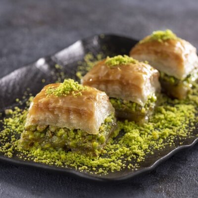 FISTIKLI BAKLAVA - MADO